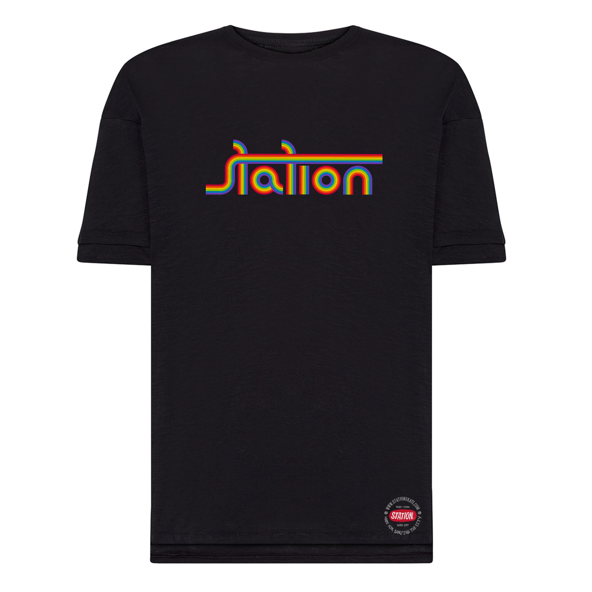 Camiseta negra con arcoiris